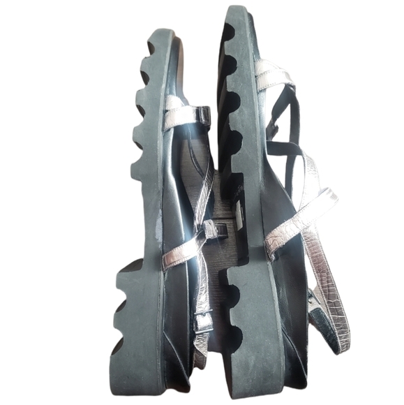 THIERRY Rabotin Wave Sandals - Picture 7 of 14